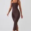 Vestido midi Ainslee con cuello cuadrado en marrón chocolate