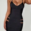 Vestido midi ajustado con escote halter y aberturas Nika en negro