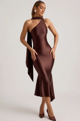 Vestido midi asimétrico con detalle de pañuelo Shaya en marrón chocolate