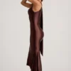 Vestido midi asimétrico con detalle de pañuelo Shaya en marrón chocolate