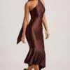 Vestido midi asimétrico con detalle de pañuelo Shaya en marrón chocolate