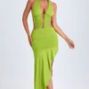 Vestido midi asimétrico con escote halter y aberturas Manami en verde lima