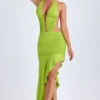 Vestido midi asimétrico con escote halter y aberturas Manami en verde lima