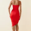 Vestido midi asimétrico con fruncidos Anaisa en escarlata