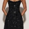 Vestido midi asimétrico Zelina con escote redondeado y adornos en negro