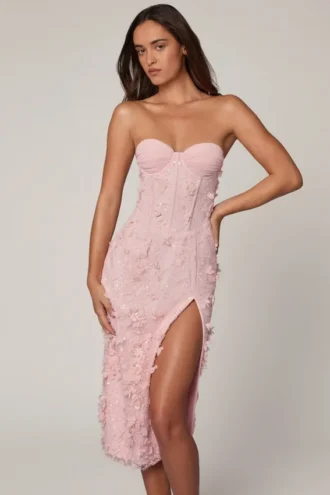 Vestido midi-axo con cordones y abertura Eudora en rosa suave