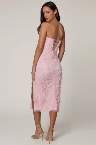 Vestido midi-axo con cordones y abertura Eudora en rosa suave
