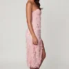 Vestido midi-axo con cordones y abertura Eudora en rosa suave
