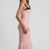 Vestido midi con cola de pez y detalle de sujetador en capas Valentina en rosa con lunares