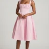 Vestido midi con corsé drapeado Marguerite en color rosa palo