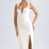 Vestido midi con cuello corazón Aiko en color marfil