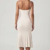 Vestido midi con cuello en V y godets Elowen en color marfil