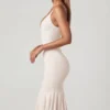 Vestido midi con cuello en V y godets Elowen en color marfil