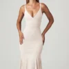 Vestido midi con cuello en V y godets Elowen en color marfil