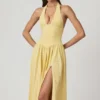 Vestido midi con cuello halter de modal y bordado inglés Farrah en amarillo limón