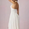 Vestido midi con cuello halter de modal y bordado inglés Farrah en blanco