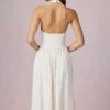 Vestido midi con cuello halter de modal y bordado inglés Farrah en blanco