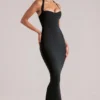 Vestido midi con cuello halter Landen en negro