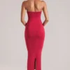 Vestido midi con cuello halter Landen en rojo cereza