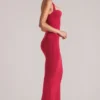 Vestido midi con cuello halter Landen en rojo cereza