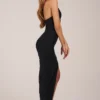 Vestido midi con cuello halter y abertura en el bajo de Storie en negro