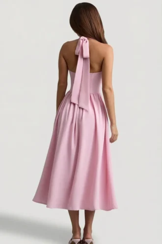 Vestido midi con cuello halter y detalles de botones Orlena en rosa suave