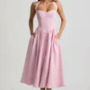 Vestido midi con cuello halter y detalles de botones Orlena en rosa suave