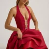 Vestido midi con cuello halter y lazo de Angelina en rojo intenso