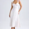 Vestido midi con escote corazón y fruncidos Thandie en color marfil