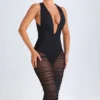 Vestido midi con escote pronunciado y fruncidos Safira en negro