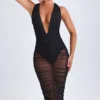 Vestido midi con escote pronunciado y fruncidos Safira en negro