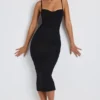 Vestido midi con fruncidos y capas Nora en negro