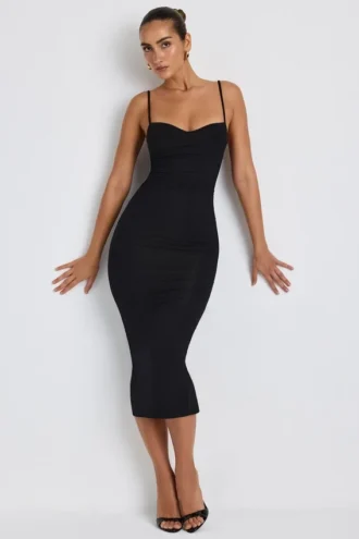 Vestido midi con fruncidos y capas Nora en negro