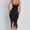 Vestido midi con fruncidos y capas Nora en negro