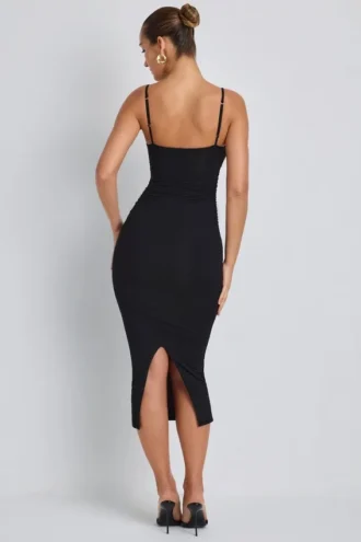 Vestido midi con fruncidos y capas Nora en negro