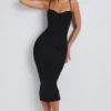 Vestido midi con fruncidos y capas Nora en negro