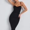 Vestido midi con fruncidos y capas Nora en negro