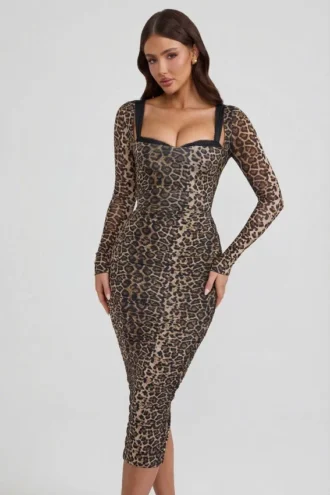 Vestido midi con fruncidos y detalle de sujetador en capas de Deliana con estampado de leopardo