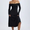 Vestido midi con fruncidos y hombros descubiertos Noelle en modal negro