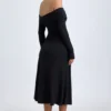 Vestido midi con fruncidos y hombros descubiertos Noelle en modal negro