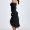 Vestido midi con fruncidos y hombros descubiertos Noelle en modal negro