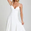 Vestido midi de corte A con detalle de lazo Mallory en blanco