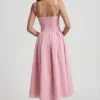 Vestido midi de corte A con detalle de lazo y bordado inglés de Saidey en rosa suave