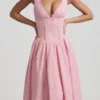 Vestido midi de corte A con detalle de lazo y bordado inglés de Saidey en rosa suave