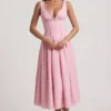 Vestido midi de corte A con detalle de lazo y bordado inglés de Saidey en rosa suave
