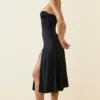 Vestido midi de corte A sin tirantes de jersey elástico Joely en negro