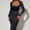 Vestido midi de manga larga con cuello vuelto Aimee en negro