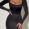 Vestido midi de manga larga con cuello vuelto Aimee en negro