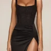 Vestido midi de satén con corsé y escote redondeado de encaje Taliah en negro