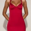 Vestido midi de satén con escote corazón y corte de sirena Elyra en rojo intenso
